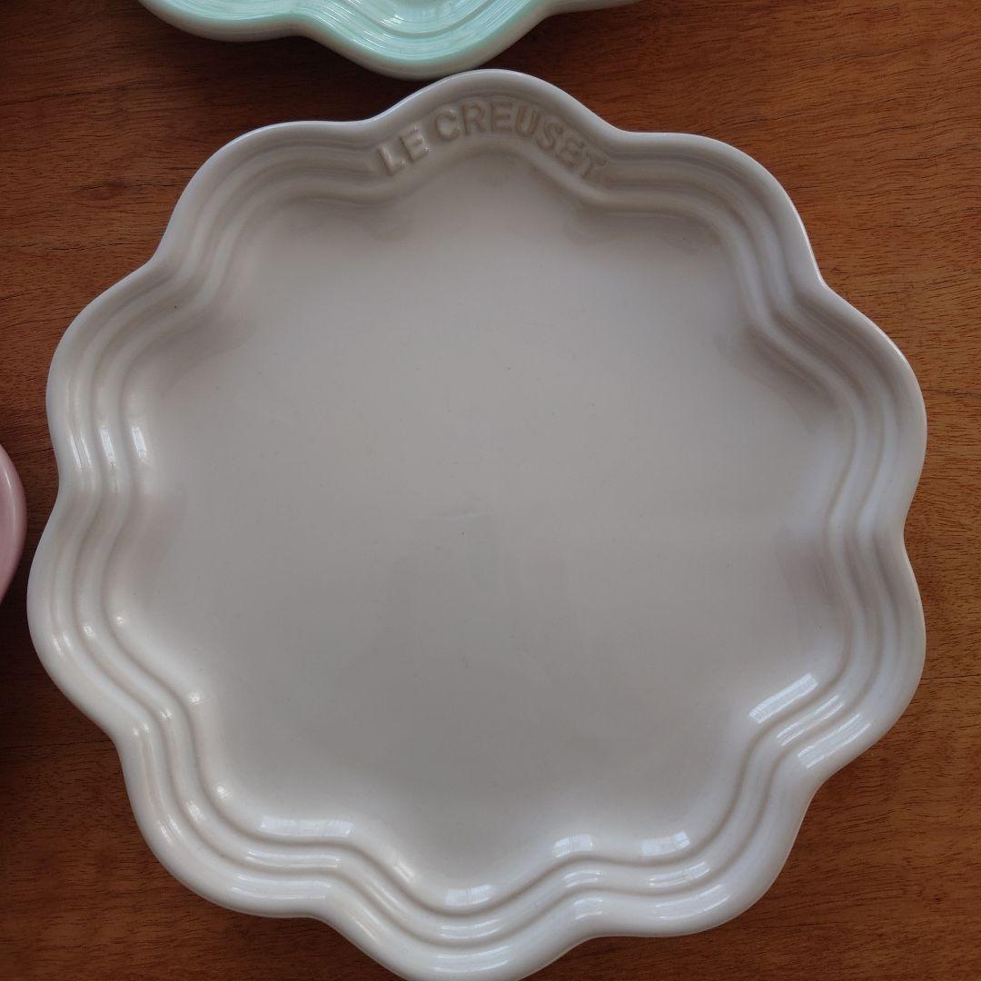 美品　ル・クルーゼ　フリルプレート　４枚セット　17センチ