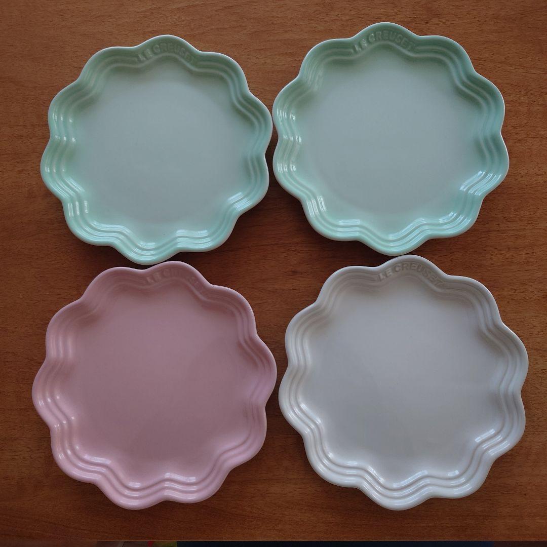 美品　ル・クルーゼ　フリルプレート　４枚セット　17センチ