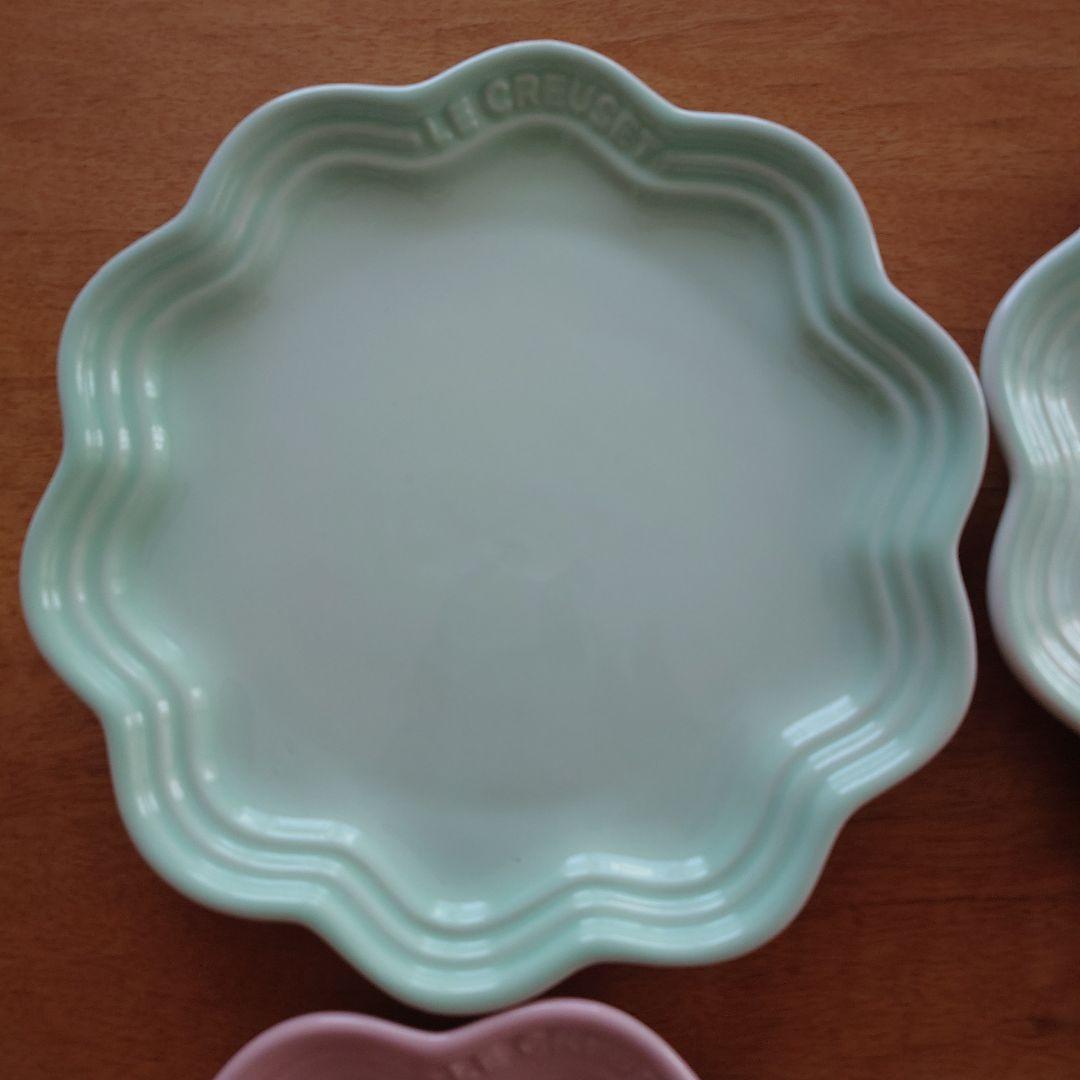 美品　ル・クルーゼ　フリルプレート　４枚セット　17センチ