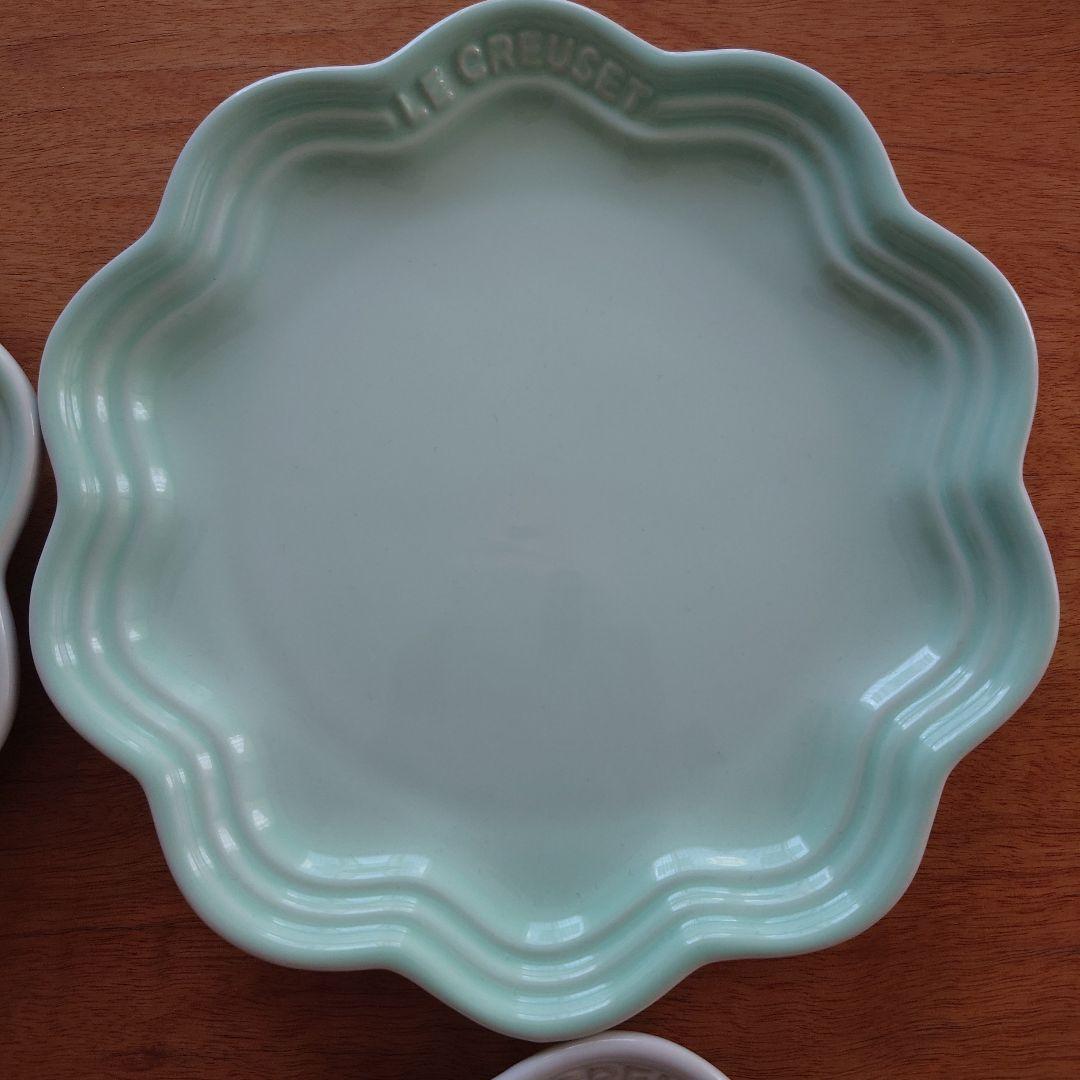 美品　ル・クルーゼ　フリルプレート　４枚セット　17センチ