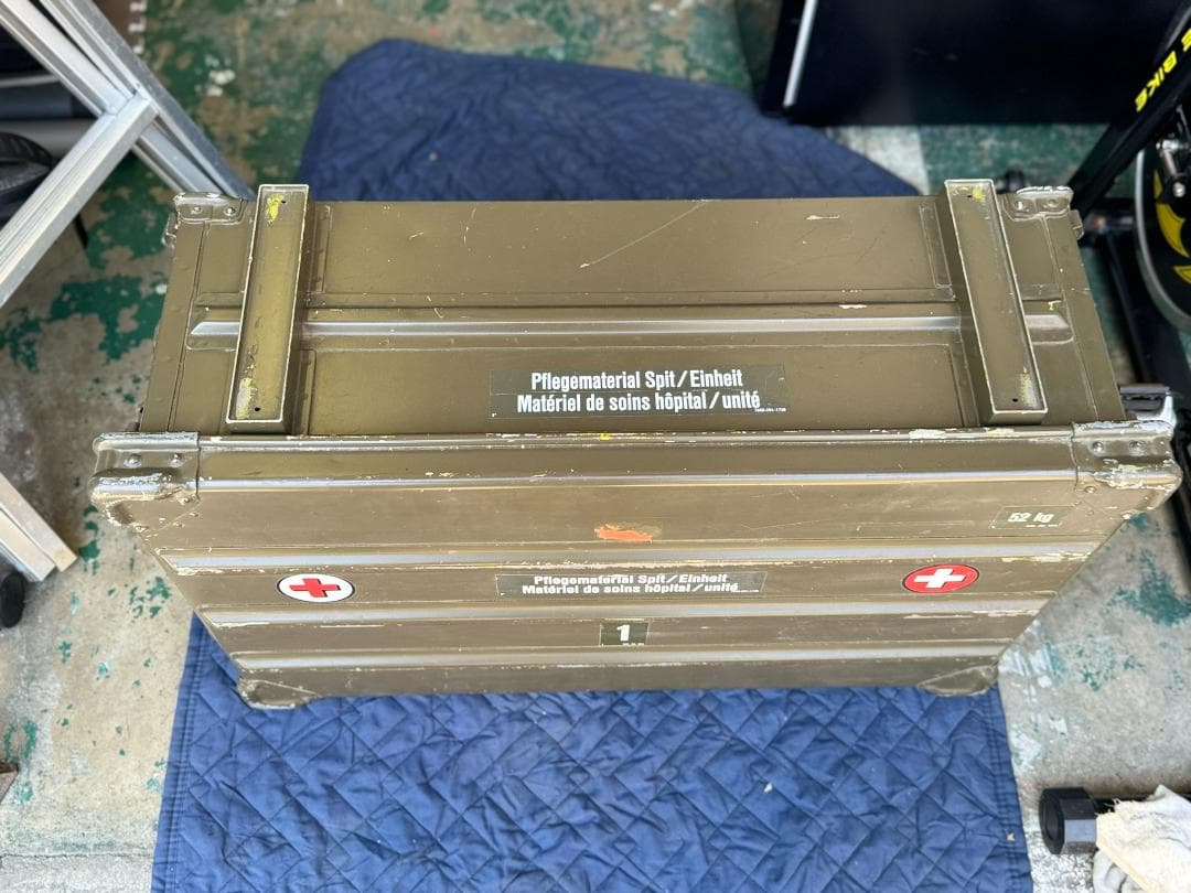 ミリタリーケース 引き出し 医療用のオリーブドラブ収納ボックス、赤十字マーク付き