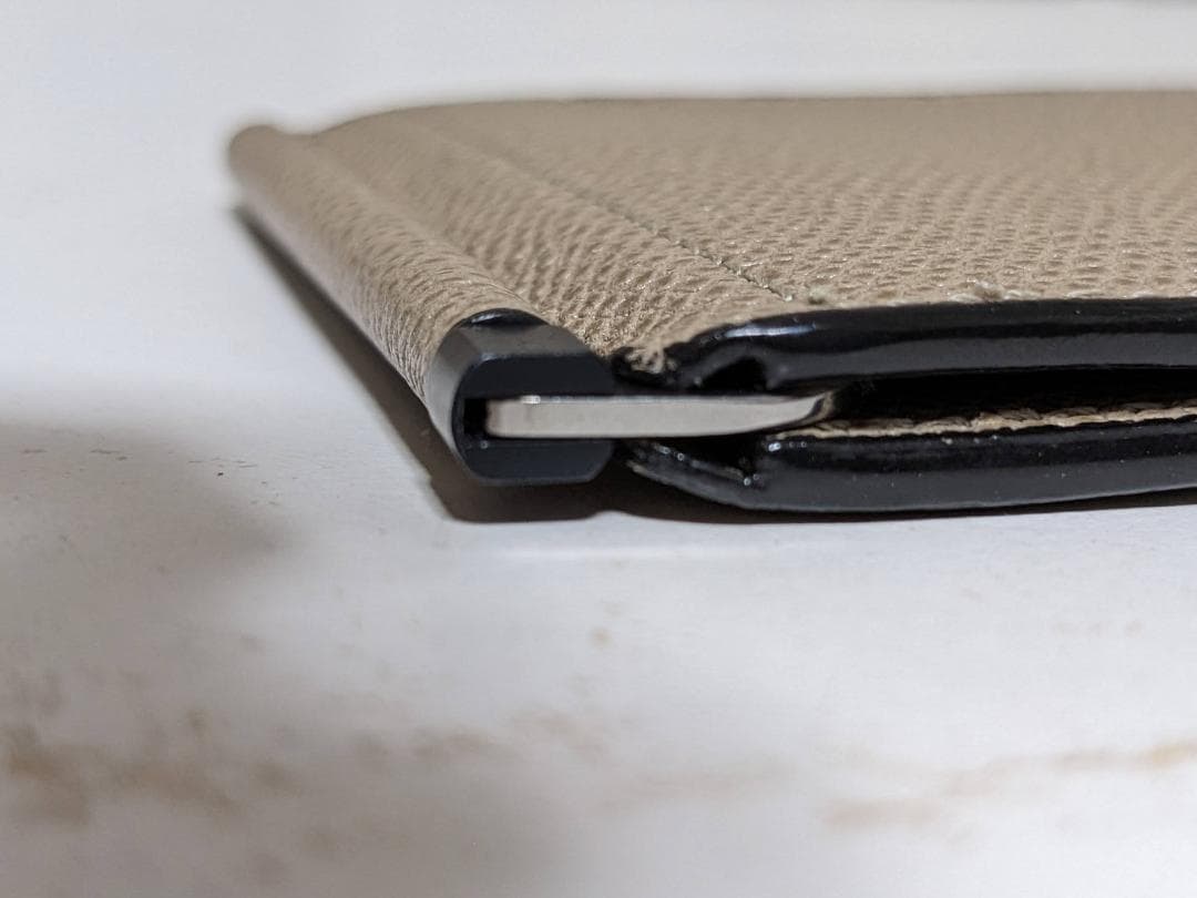 未使用品 ヴァレクストラ ソフトカーフスキン 二つ折り マネークリップ 財布