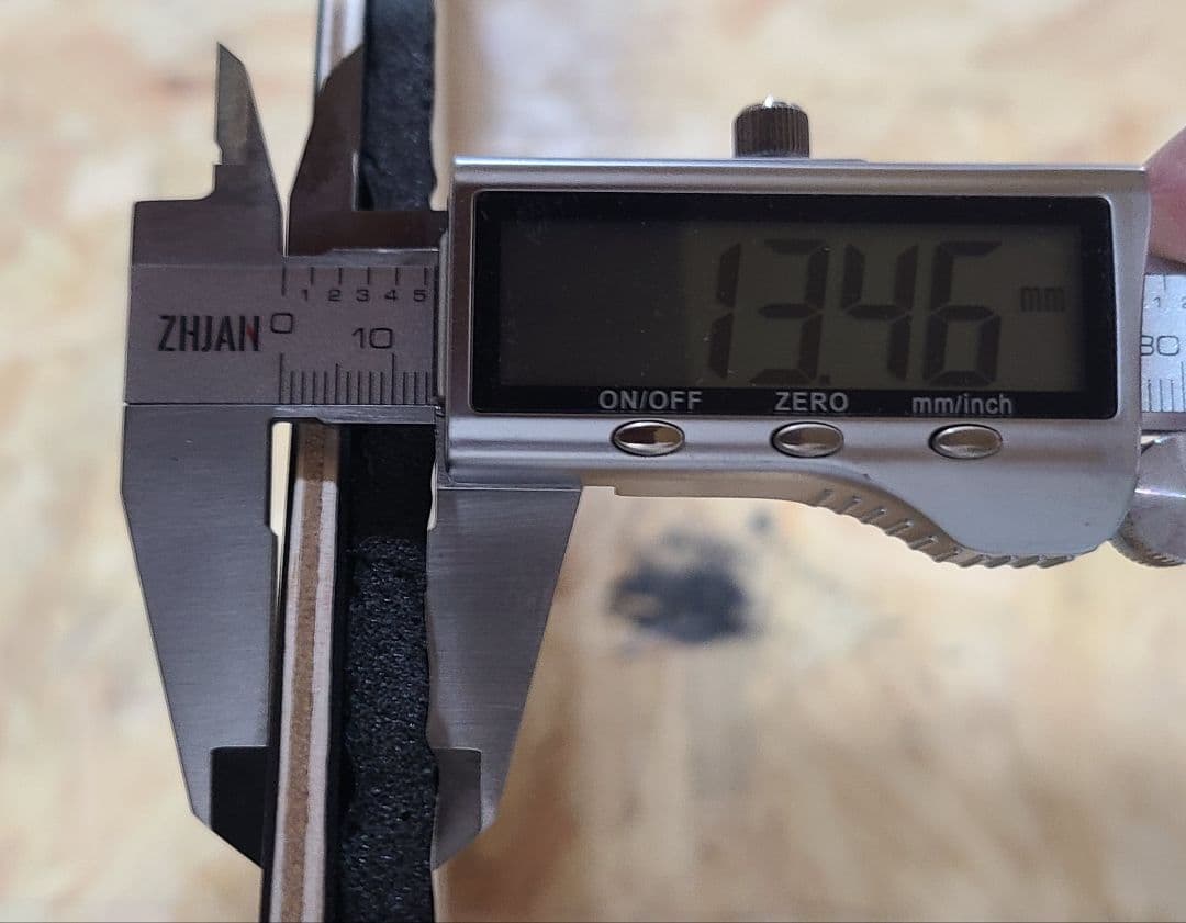 ハイエースリアサイドガラス窓埋めパネル防音断熱、艶なし黒仕様左右２枚セット