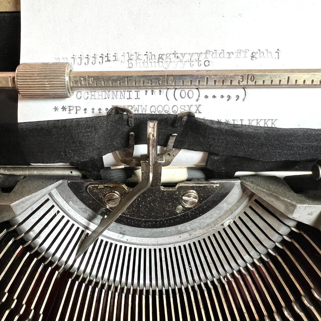 タイプライター オリベッティ バレンタイン、ヴィンテージ、動作良好、スペイン製
