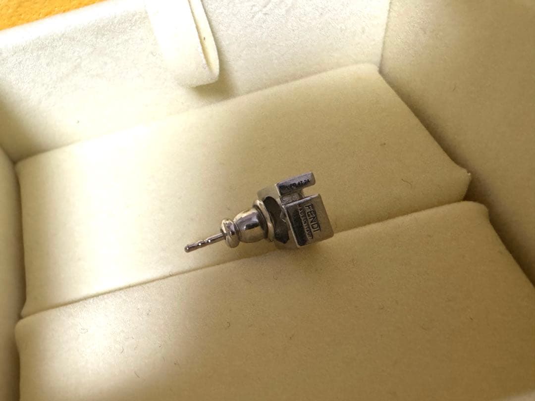 【10/10出品終了】美品⭐️FENDI FFピアス片耳 Man目黒蓮着用