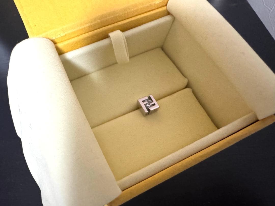 【10/10出品終了】美品⭐️FENDI FFピアス片耳 Man目黒蓮着用