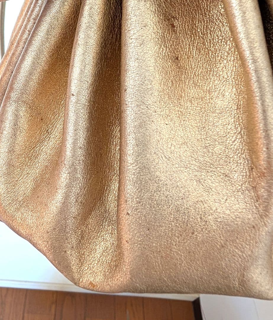 ILBISONTE 巾着レザーバッグ　ゴールド