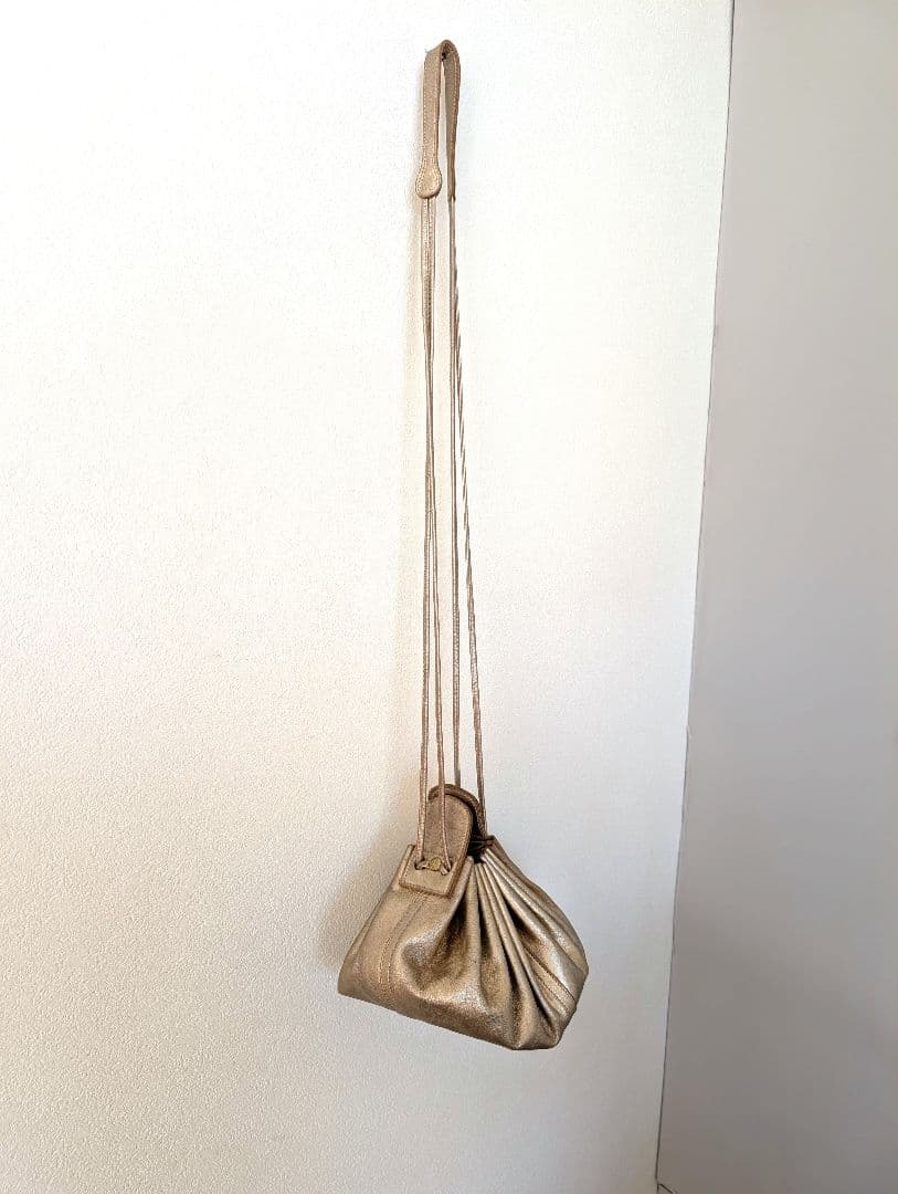 ILBISONTE 巾着レザーバッグ　ゴールド