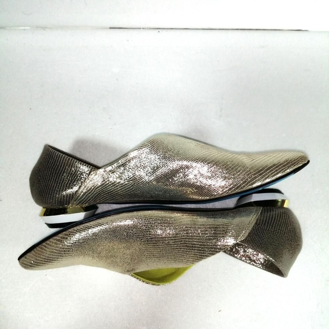 mana vカット　パンプス フラットシューズ