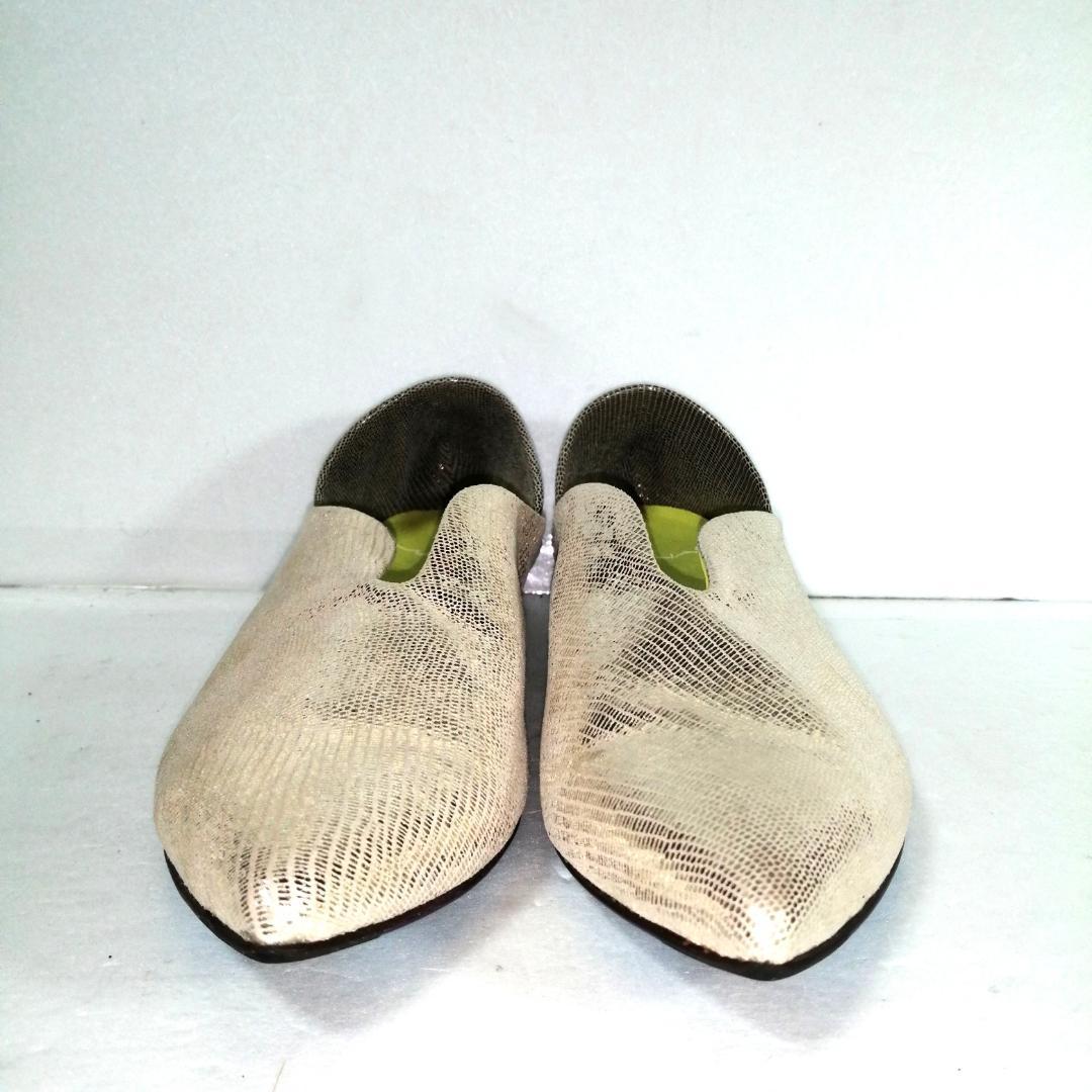 mana vカット　パンプス フラットシューズ