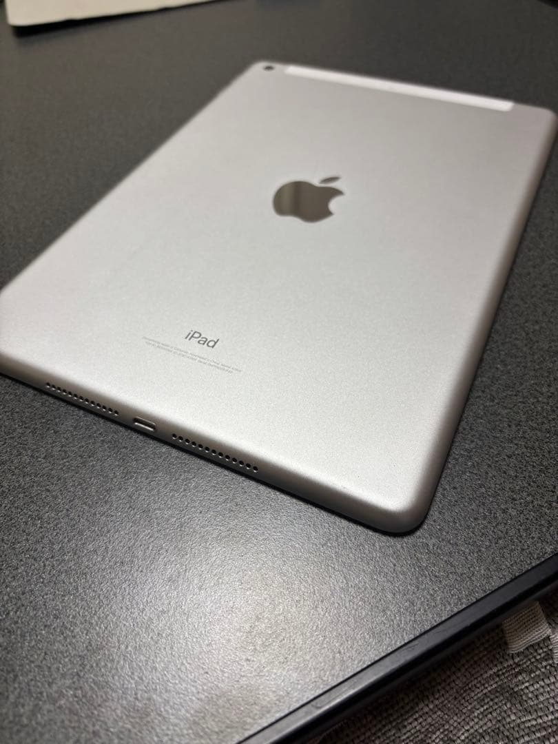 Apple iPad 第6世代 32GB カバーフィルム付き