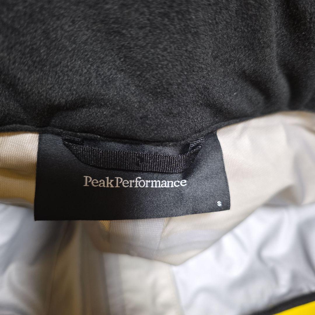 美品　ピークパフォーマンス　上下海外Ｓサイズ　PeakPerformance