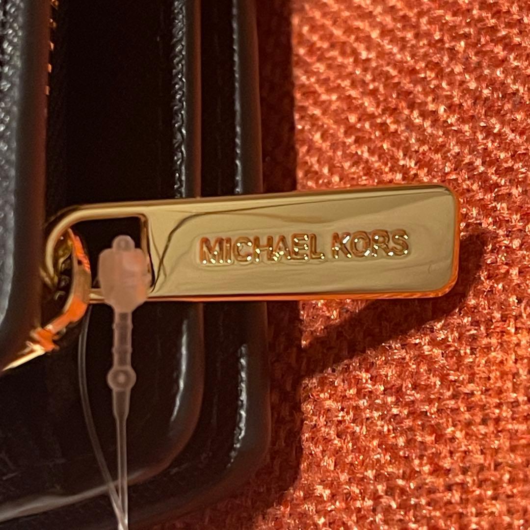 【新品未使用】マイケルコース 二つ折り財布