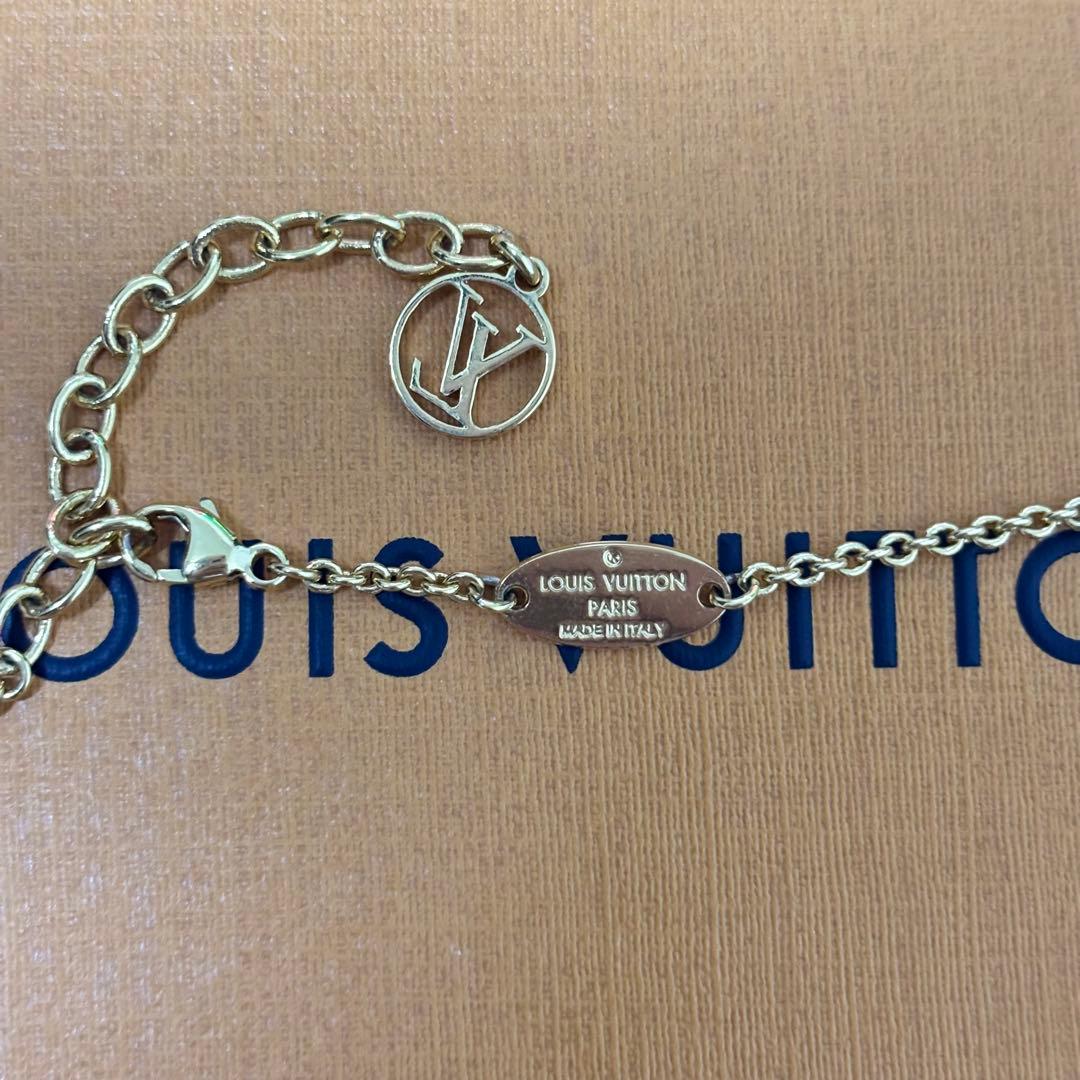 LOUIS VUITTON エッセンシャルVネックレス