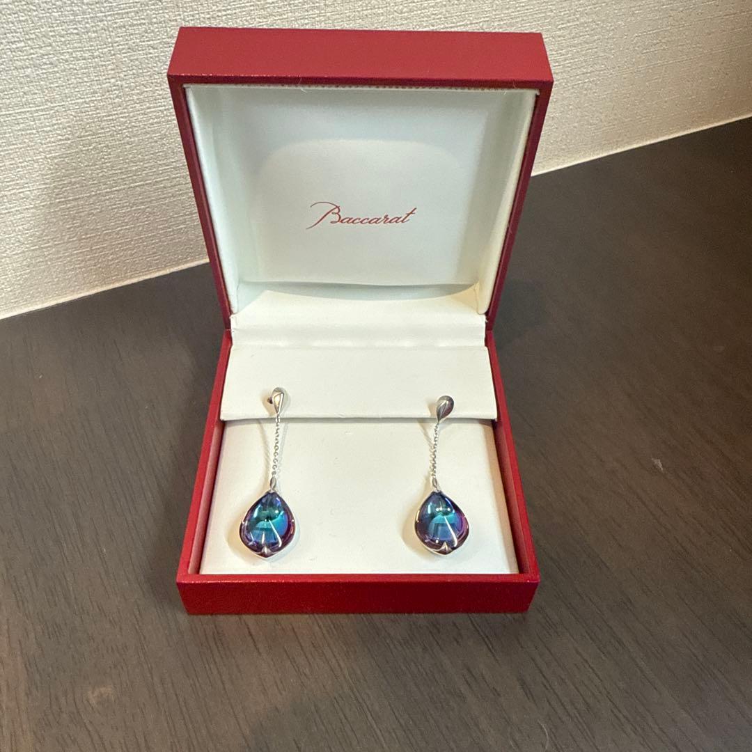 Baccarat プシデリック　チェーン　青色　雫型