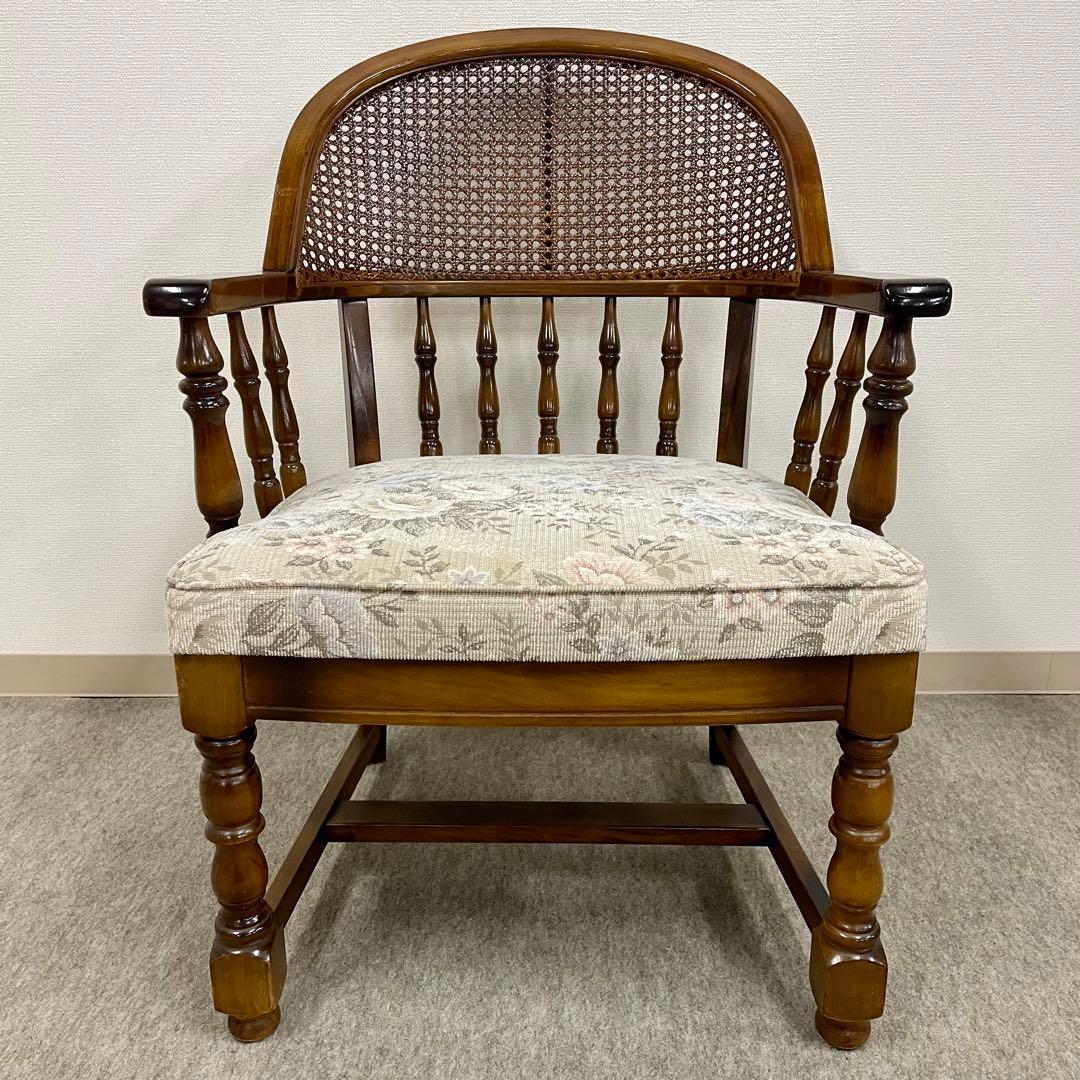 【カリモク】\"コロニアル\"CC3400 肘付食堂椅子 No.4