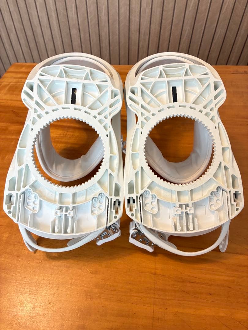 美品 SALOMON SPELL サロモン ビンディング Mサイズ スノボ 白