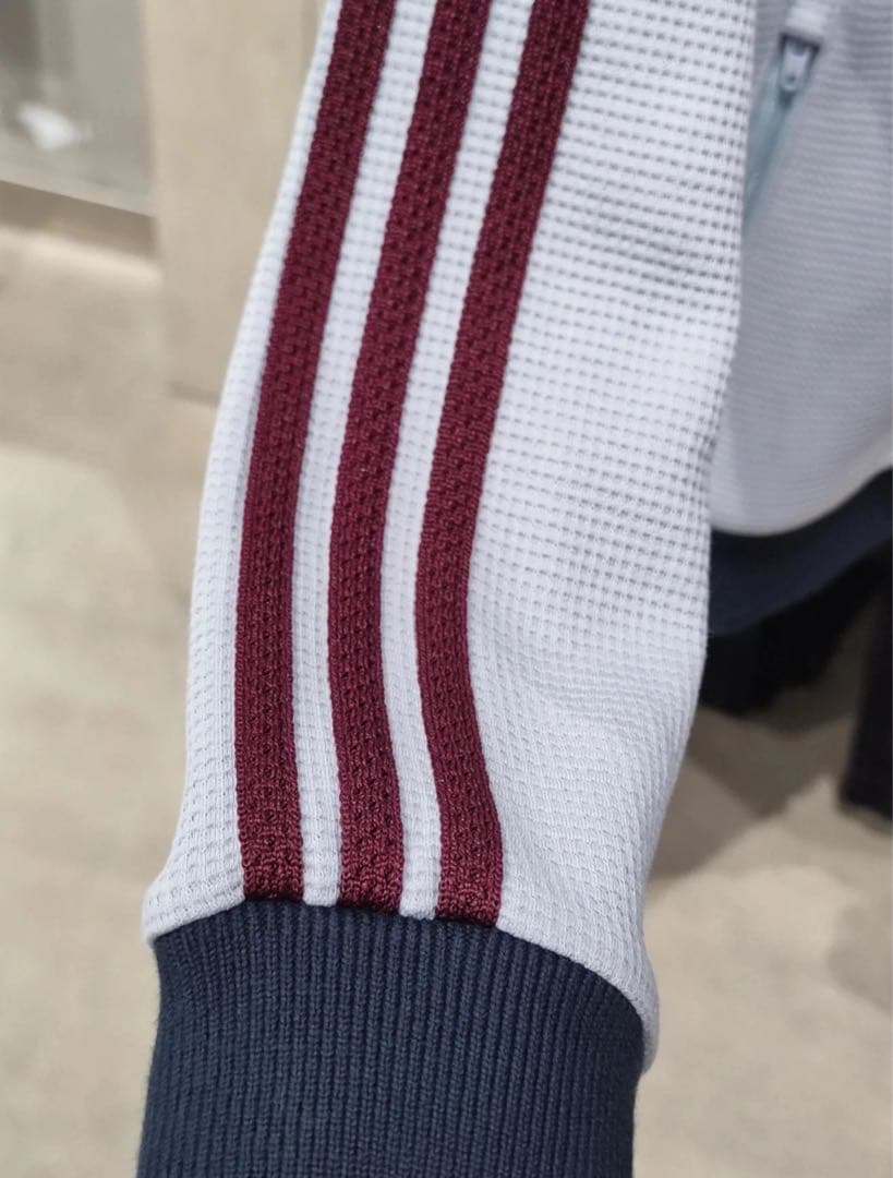 日本未発売L Adidas 長袖ジャケット シルバーグレー KB8953