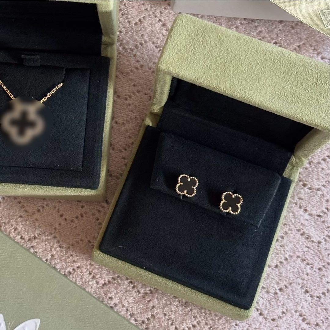 スウィート アルハンブラ ピアス オニキス