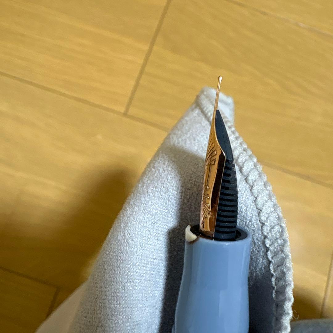 レオナルド モーメントゼロ ヌヴォラ 万年筆 (14Kニブ) EFローズゴールド