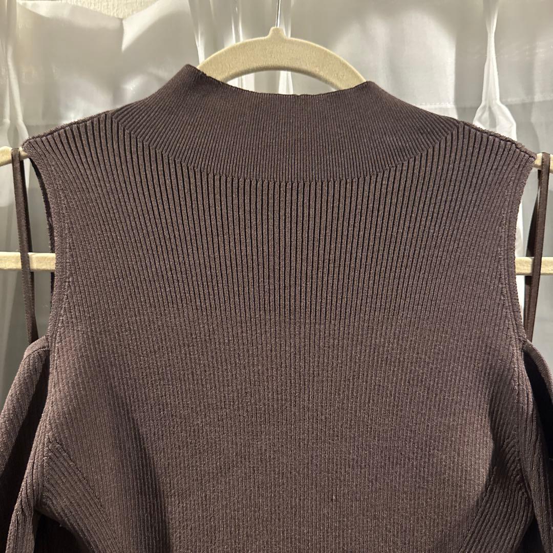 新品紙タグ付き　SNIDEL コールドショルダーニットワンピース BRW