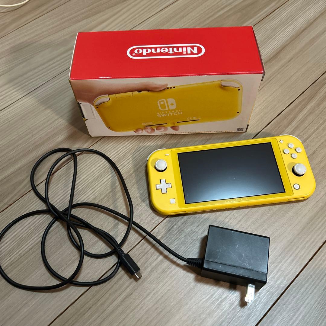 ニンテンドースイッチ ライト 本体 イエロー　SDカード付き