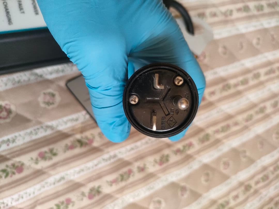 EV充電ケーブル(三菱アウトランダーphevで使用)