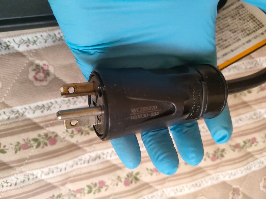 EV充電ケーブル(三菱アウトランダーphevで使用)