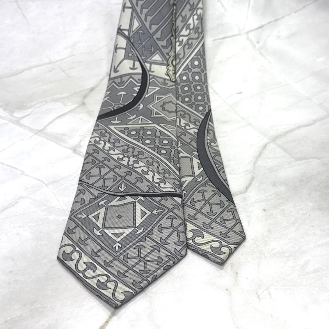 ☆即発 希少柄 HERMES エルメス ネクタイ グレー 高級シルク 美品 総柄