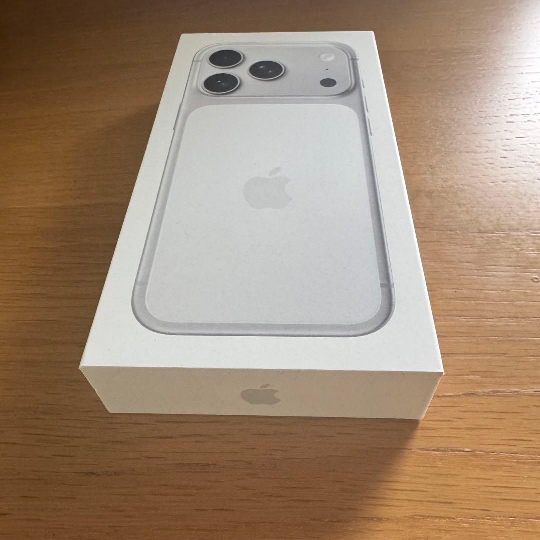 N*u様 【香港版】iPhone 17 Pro 256GB シルバー 新品・未開