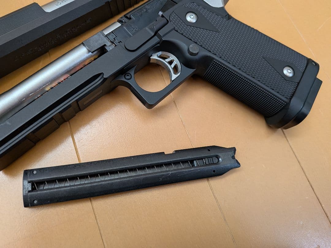 東京マルイ HI-CAPA E 電動ガン　バッテリー付