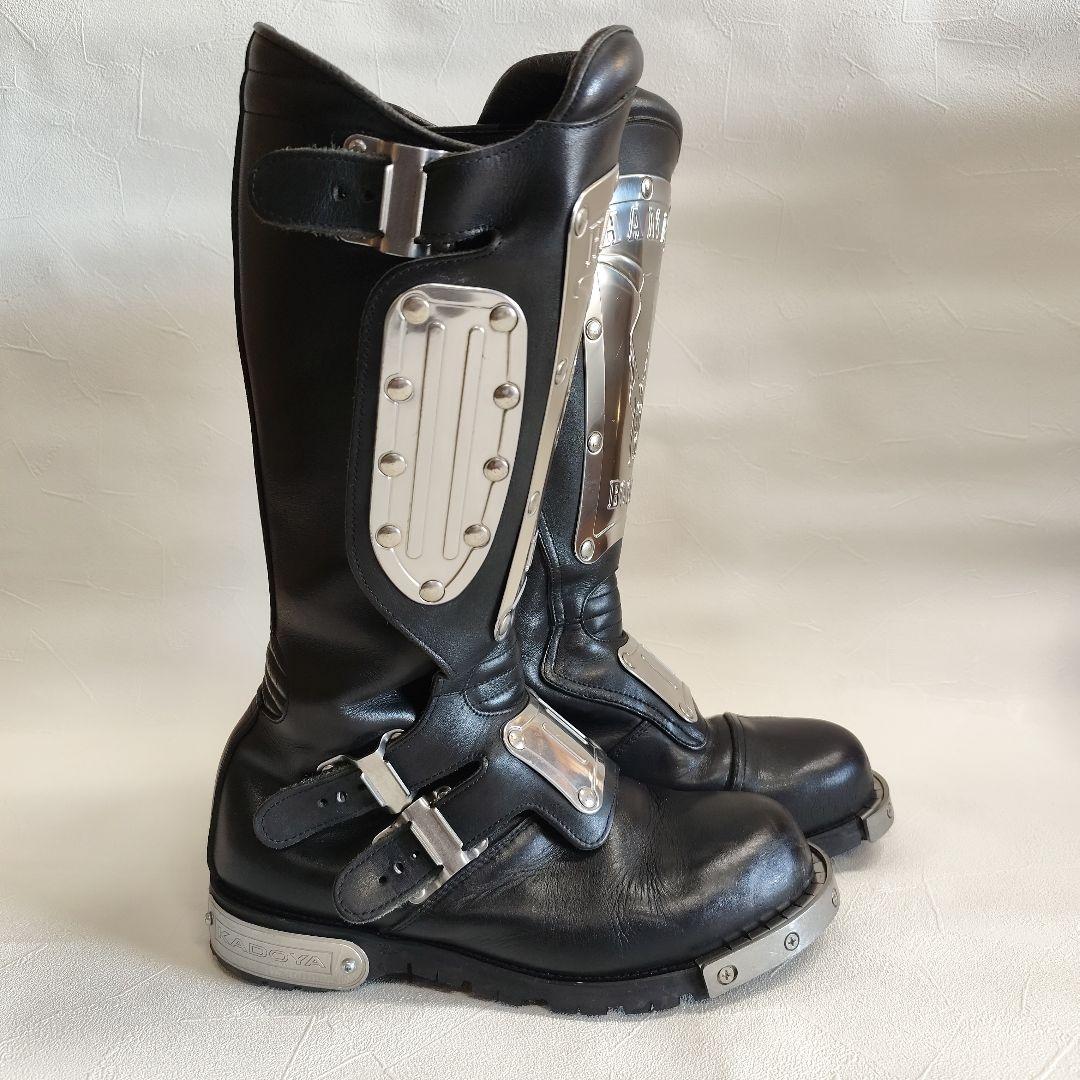 カドヤ、ハンマーブーツ