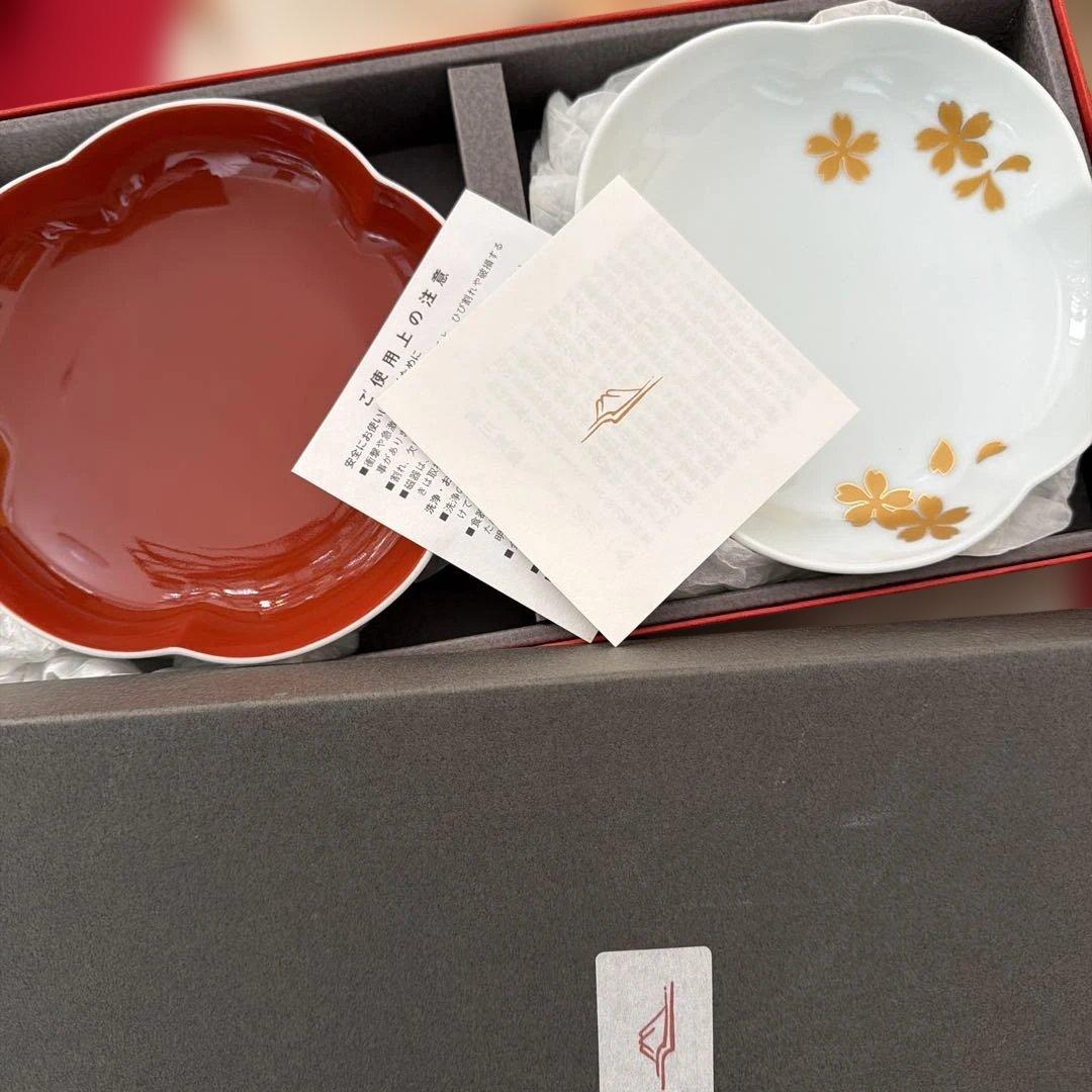 宮内庁御用達　深川製磁　寿揃い　梅型六号　蓋付きペア　No.5-11