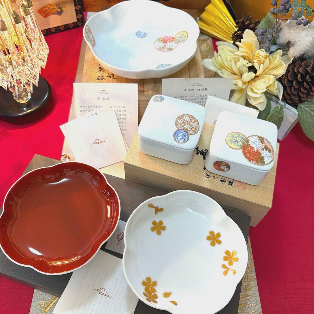 宮内庁御用達　深川製磁　寿揃い　梅型六号　蓋付きペア　No.5-11