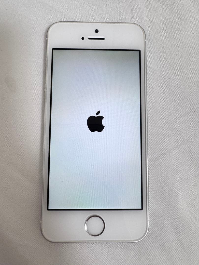 美品　simフリー　Apple iPhone SE 32GB シルバー