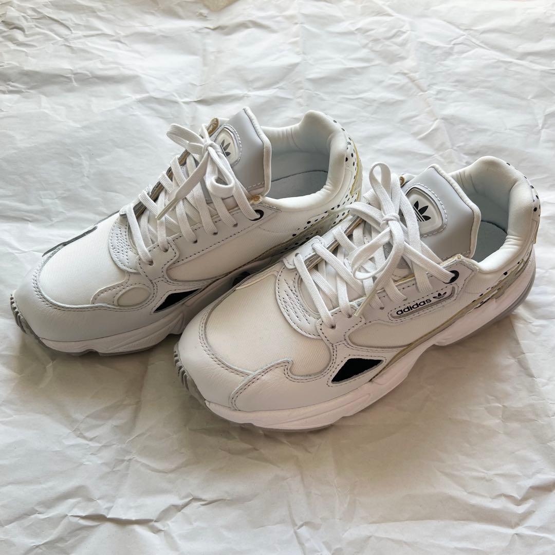 adidas ファルコン スニーカー 23cm 白 ドット柄