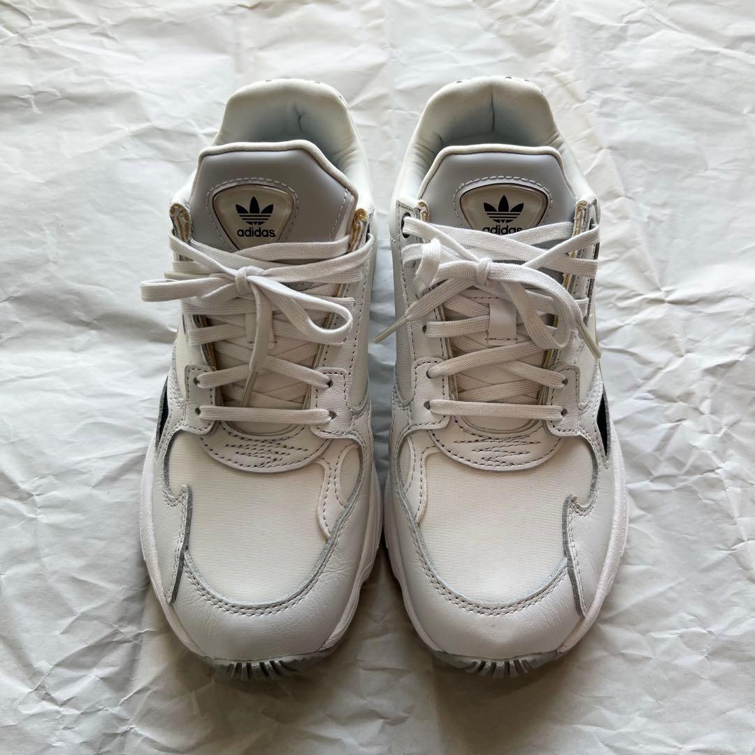 adidas ファルコン スニーカー 23cm 白 ドット柄