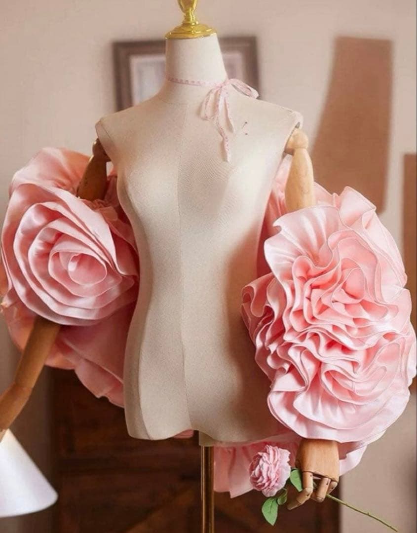 お花のデザインにフリルがゴージャスなピンクのショール