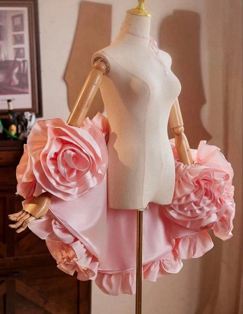 お花のデザインにフリルがゴージャスなピンクのショール