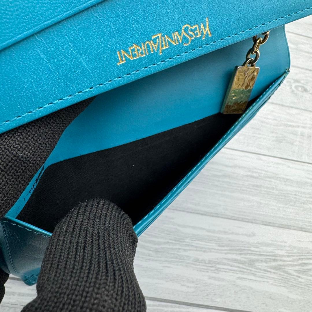 Yves Saint Laurent　二つ折り財布　レザー　ターコイズブルー