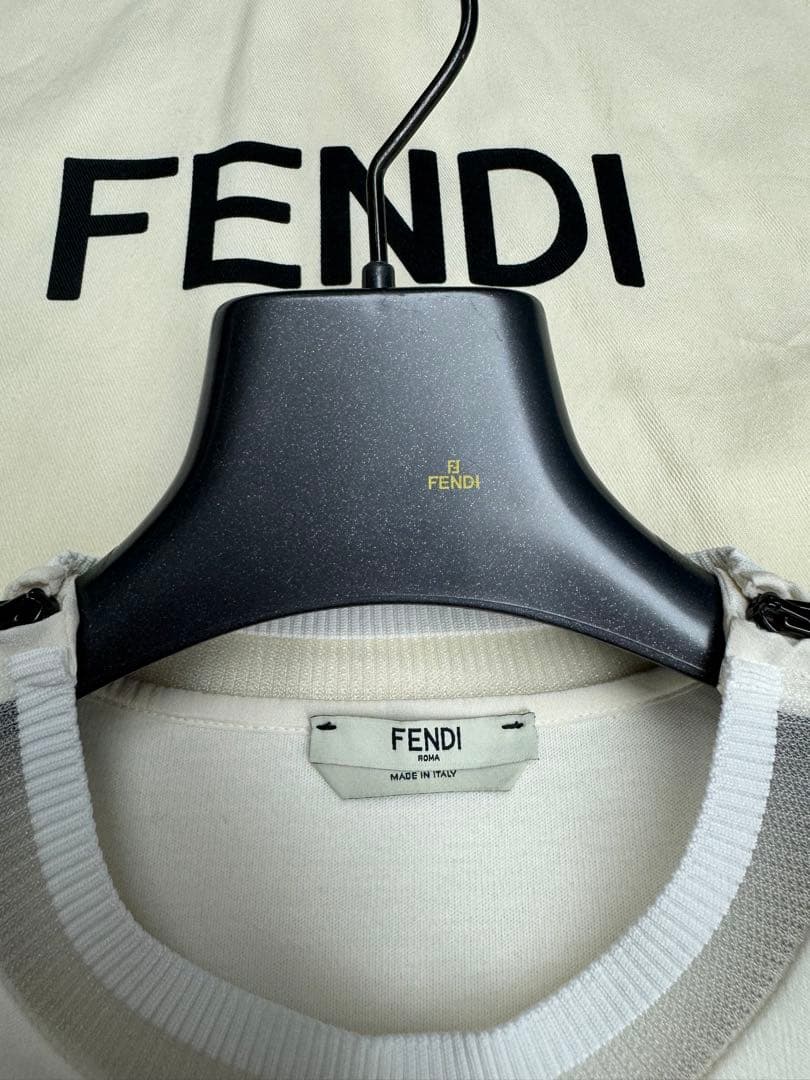 FENDI トップス　トレーナー　スウェットシャツ　アイボリー 花柄　サイズ38