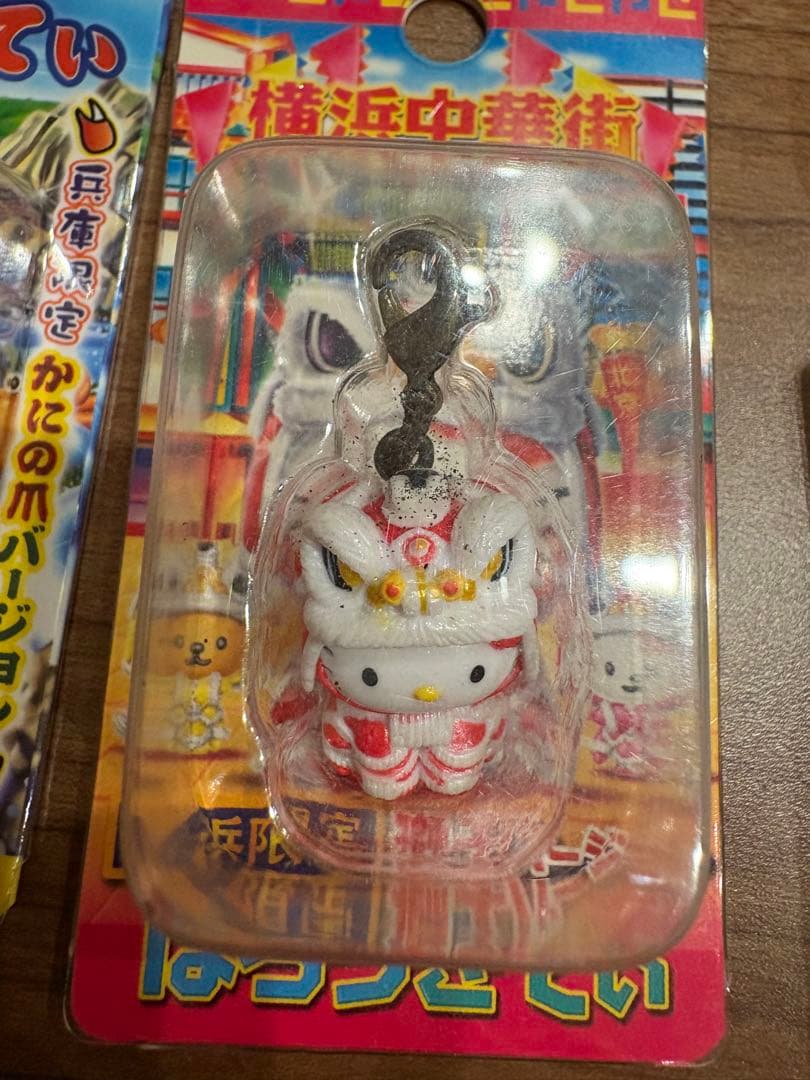 サンリオ　ご当地ハローキティ　ファスナーマスコット　根付けストラップなど32点