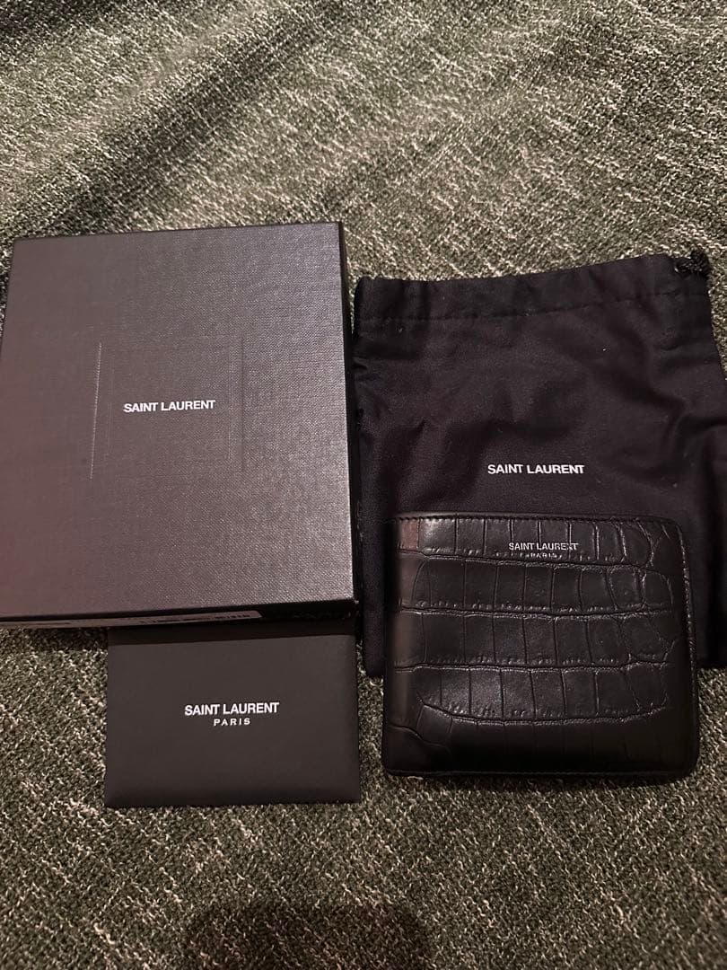 SAINT LAURENT PARISクロコ型押しレザー財布