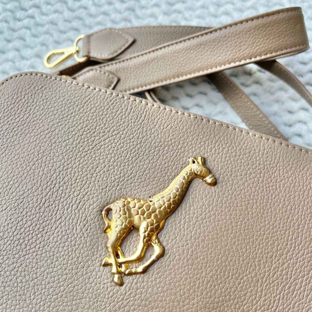 イアパピヨネ ブルックリンチャーム キリン スクエアショルダーバッグ モカ