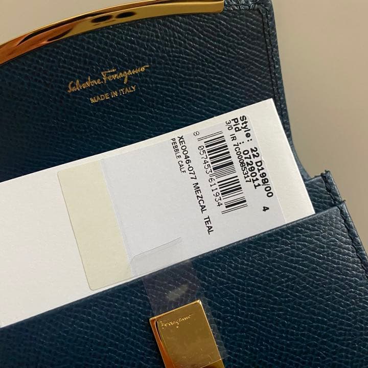 サルヴァトーレ フェラガモ　名刺入れ　カードケース
