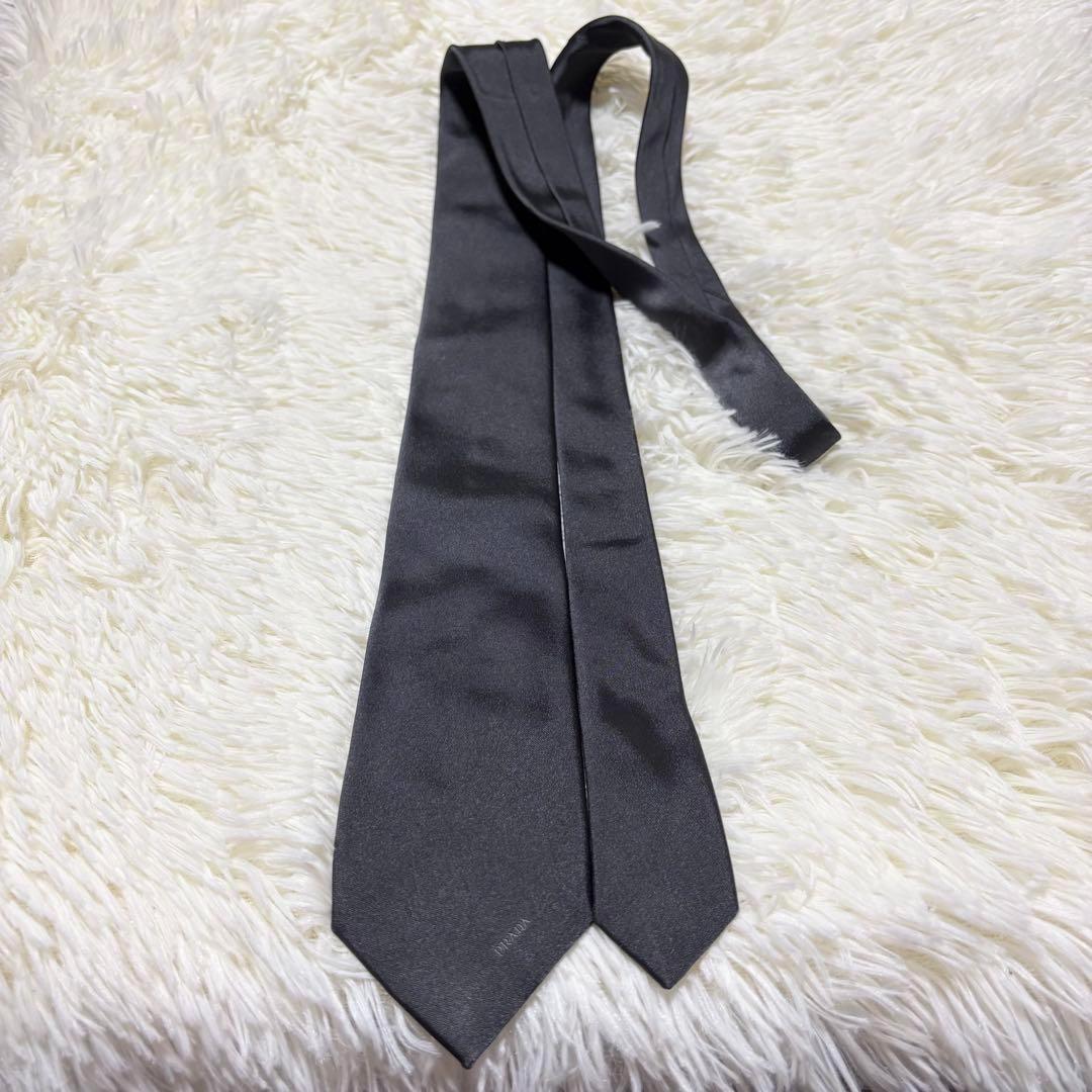 【極美品】PRADA ネクタイ　ソリッド　ロゴ　無印　グレー