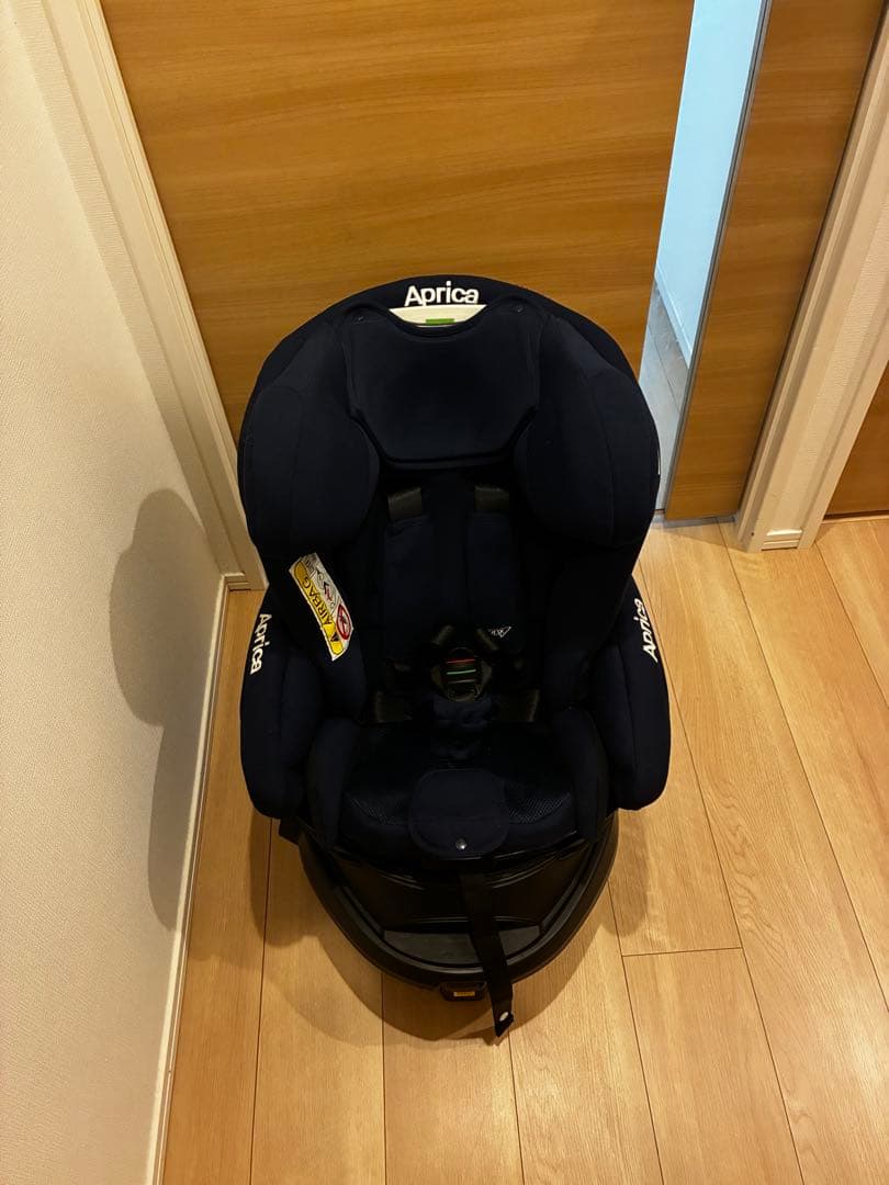 Aprica 美品　回転式チャイルドシート ネイビー