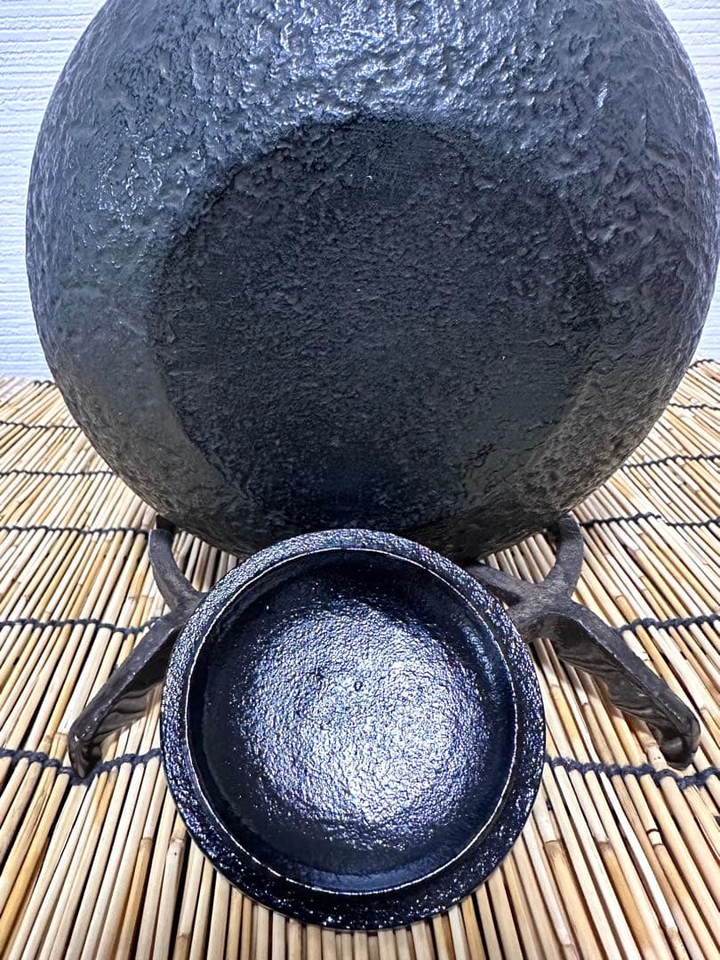 未使用品、供箱、栞、取説付　南部名工金秀 及春鋳造捻鉉算盤形アラレ南部鉄瓶