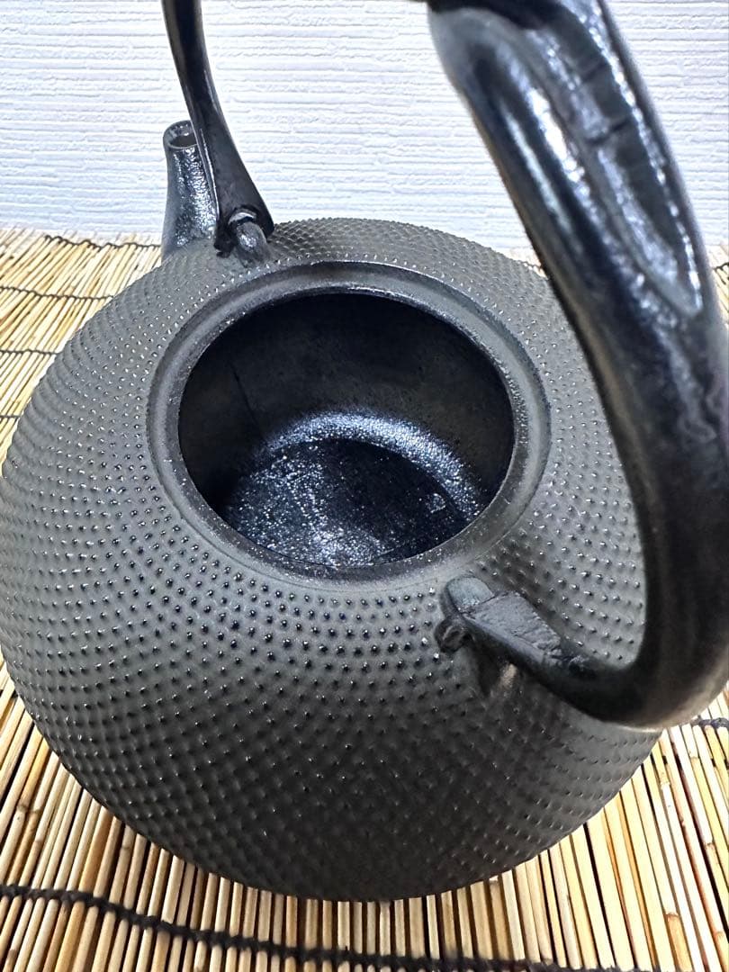 未使用品、供箱、栞、取説付　南部名工金秀 及春鋳造捻鉉算盤形アラレ南部鉄瓶