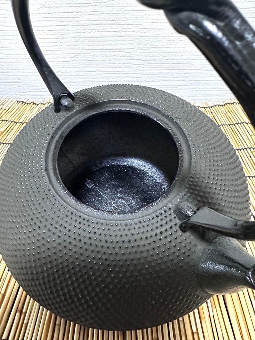 未使用品、供箱、栞、取説付　南部名工金秀 及春鋳造捻鉉算盤形アラレ南部鉄瓶